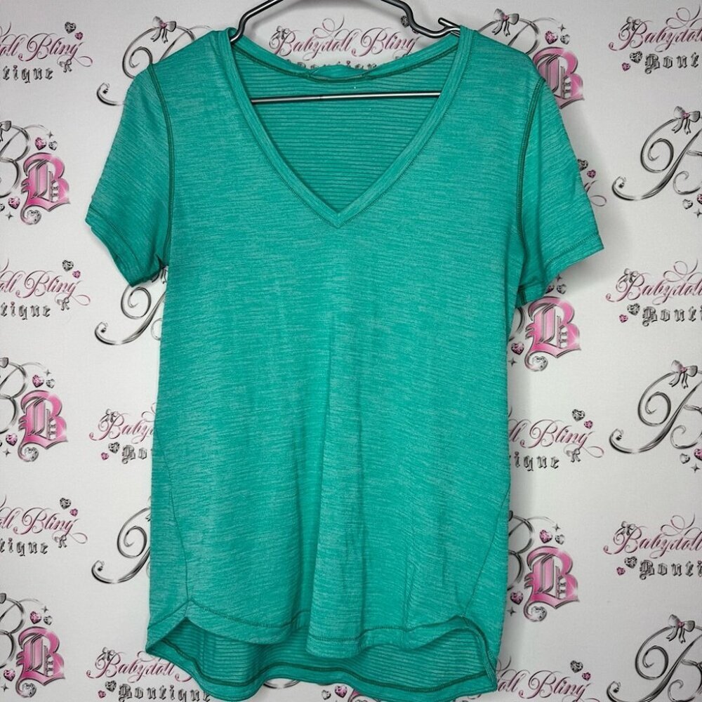 Lululemon tshirt blue green striped stretchy open hanging hangable top